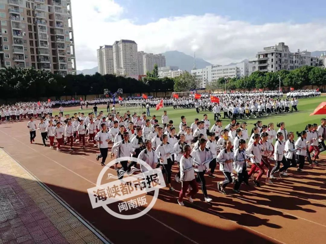 安溪蓝溪中学校服图片